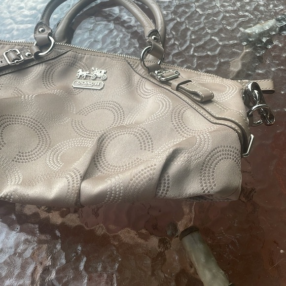 Coach Purse 👛 Make offers 😃 - Picture 3 of 8